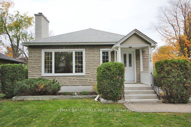 209 Knox Crescent, Alta Vista and Area — Detached for lease, photo 1