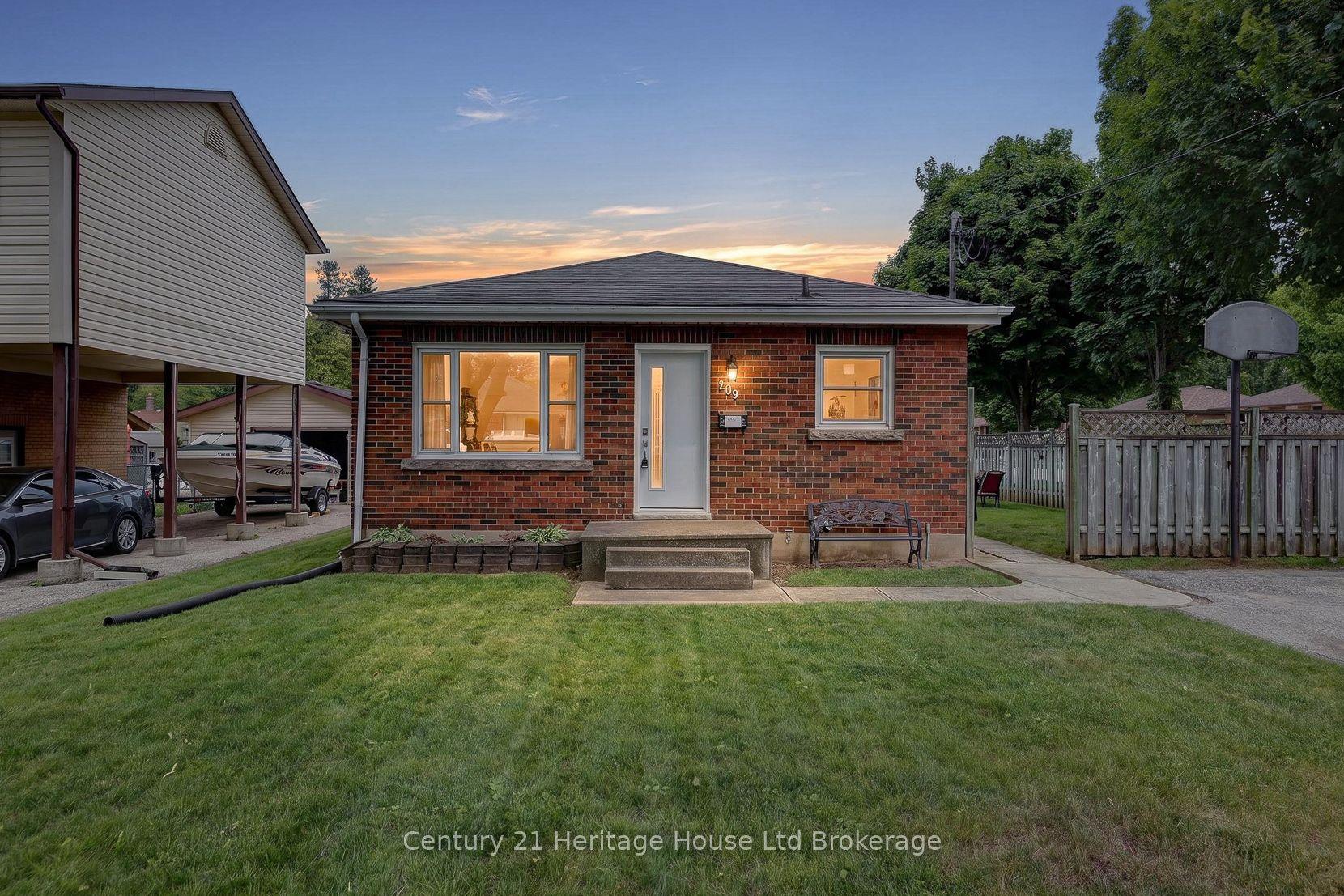 209 Butler Street — photo 1
