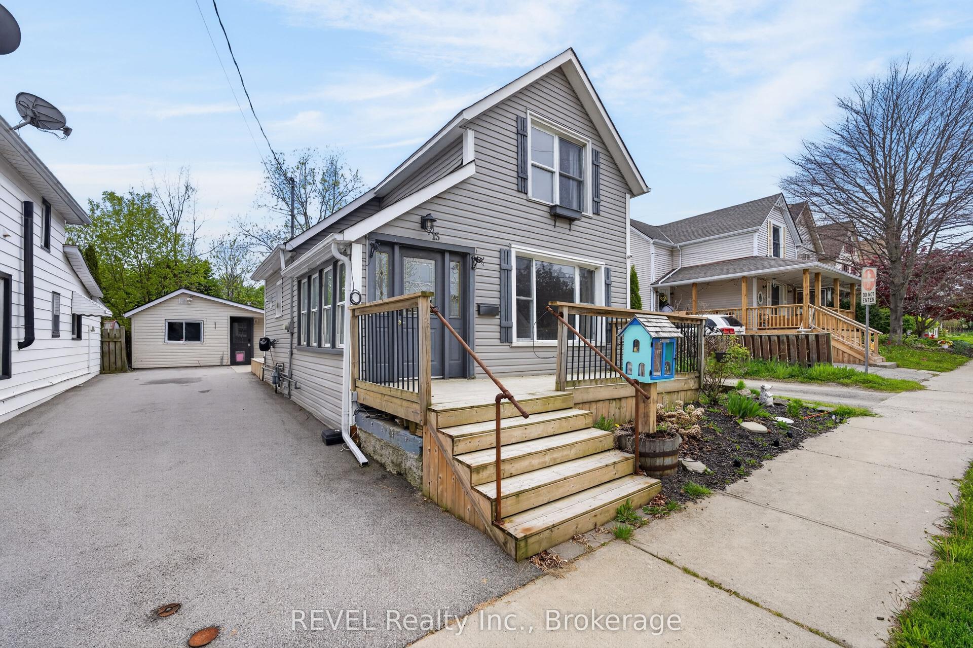 15 Phipps Street, Fort Erie — Detached for sale, photo 1