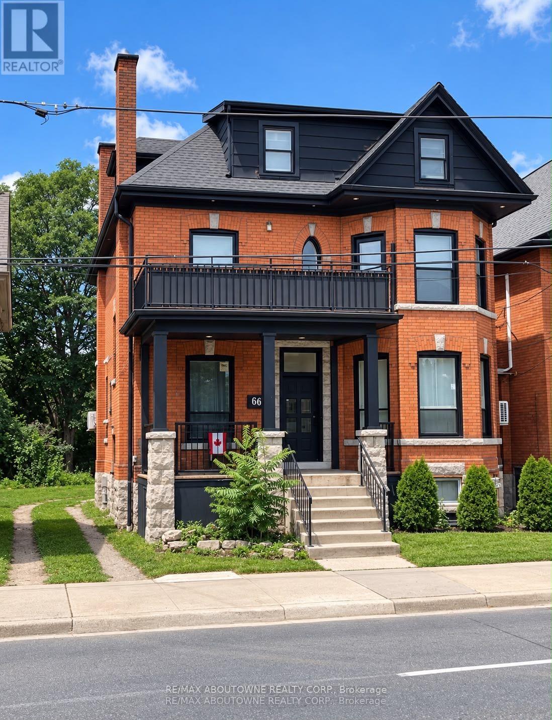 66 Wellington Street S, Hamilton — Multiplex for sale, photo 1