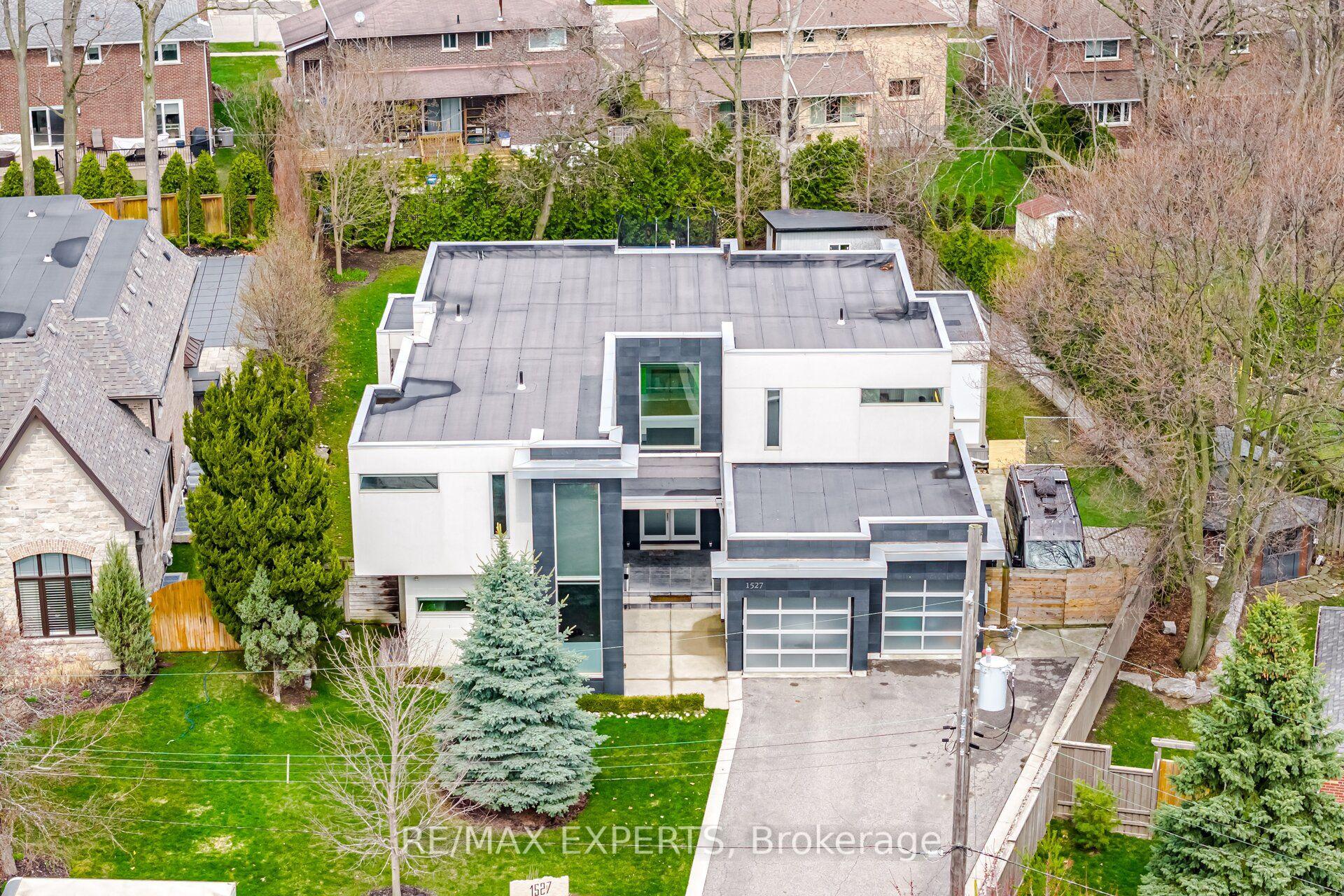 1527 Glenhill Crescent — photo 1