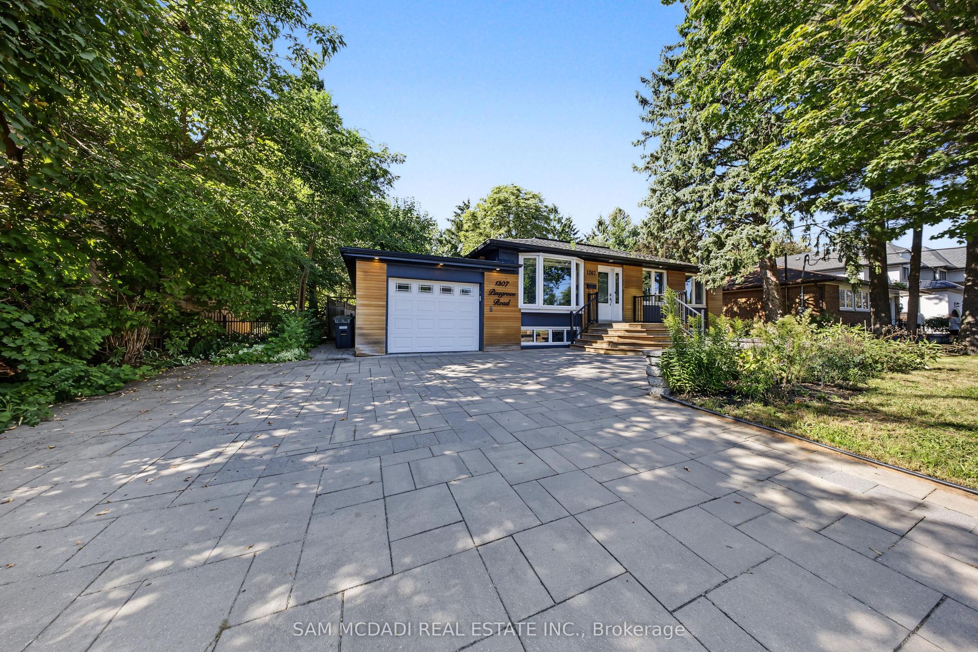 1207 Pinegrove Road, Oakville — Detached for sale, photo 1