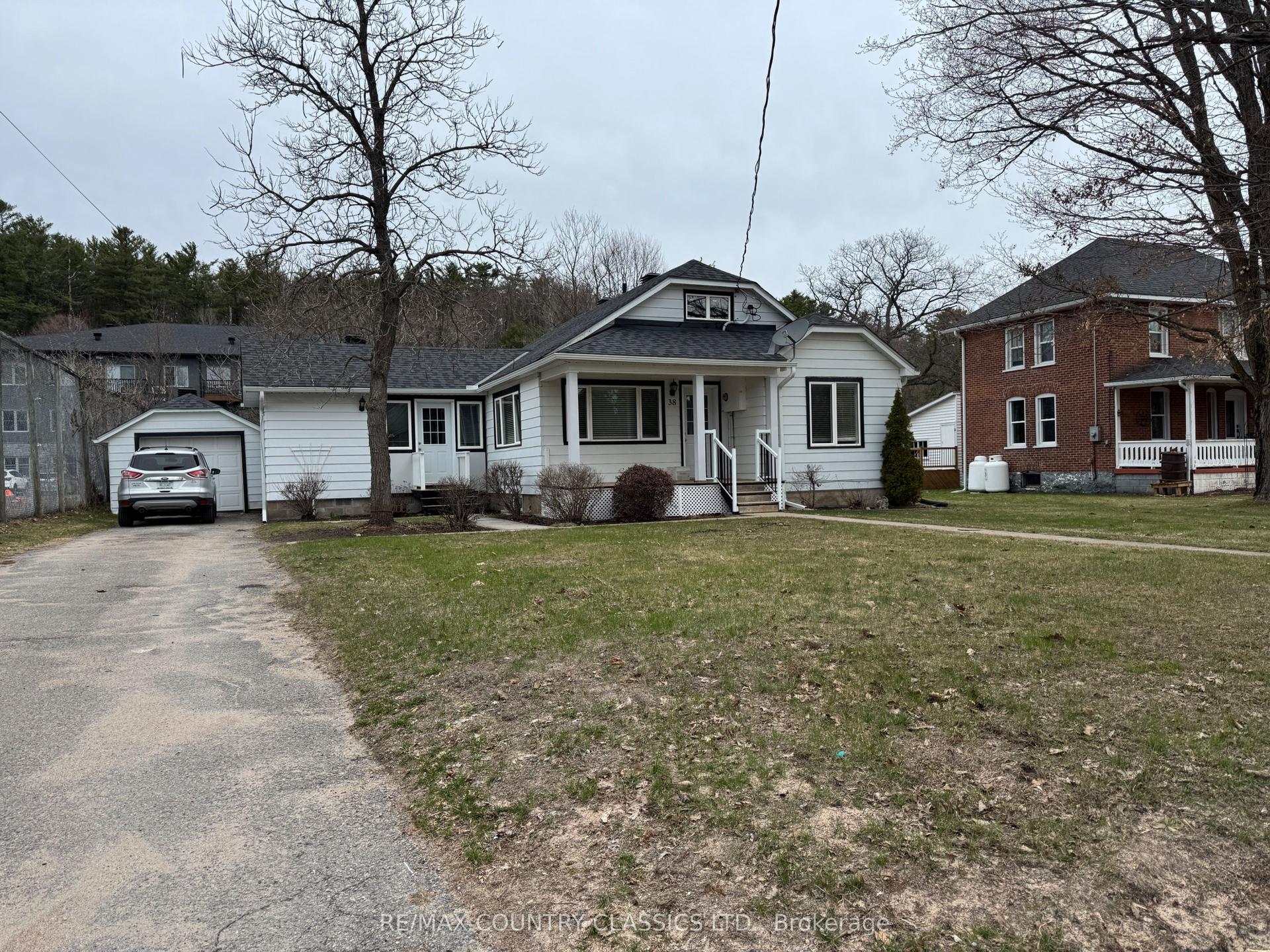 38 Flint Avenue — photo 1