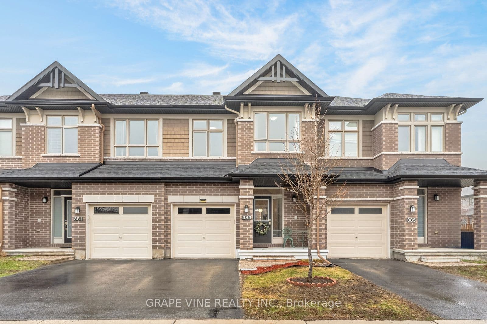 383 MEMORIAL Grove — photo 1