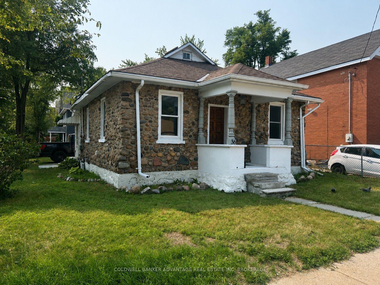 36 Sanford Street, Barrie — Detached for sale, photo 1