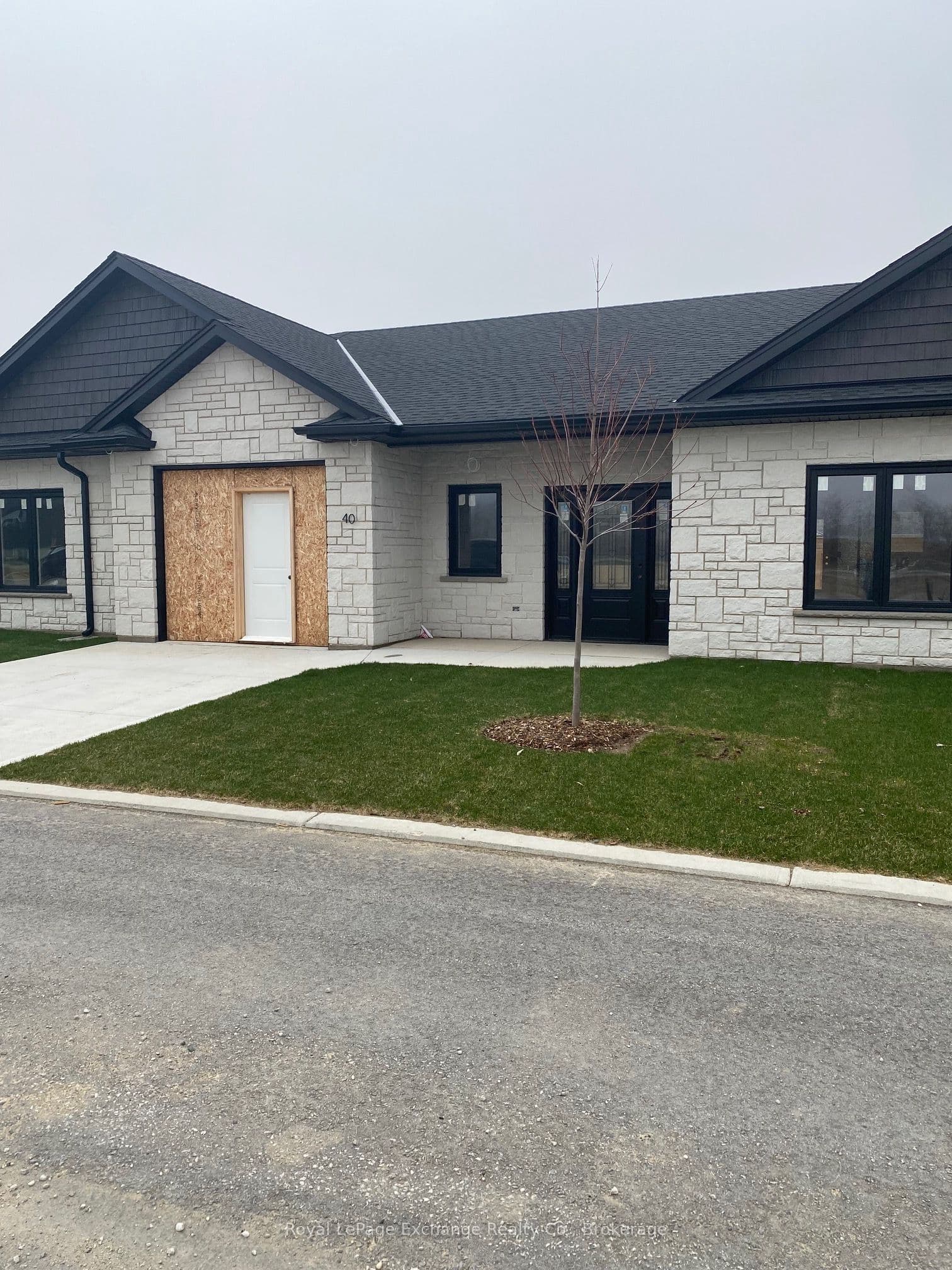 1071 Waterloo Street N 40 #40 — photo 1