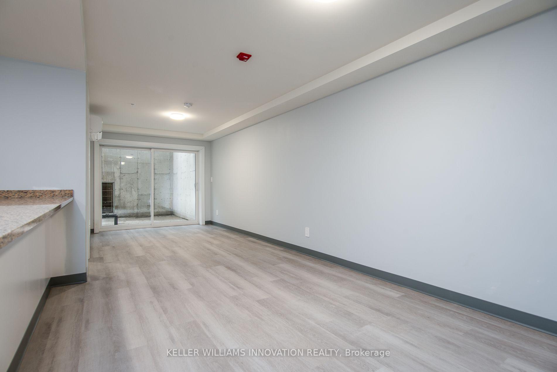 10 Queen Street 002 #002, St. Thomas — Multiplex for lease, photo 1