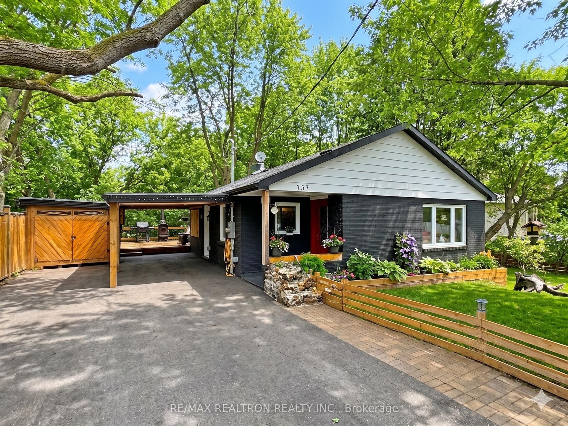 757 Srigley Street — photo 1