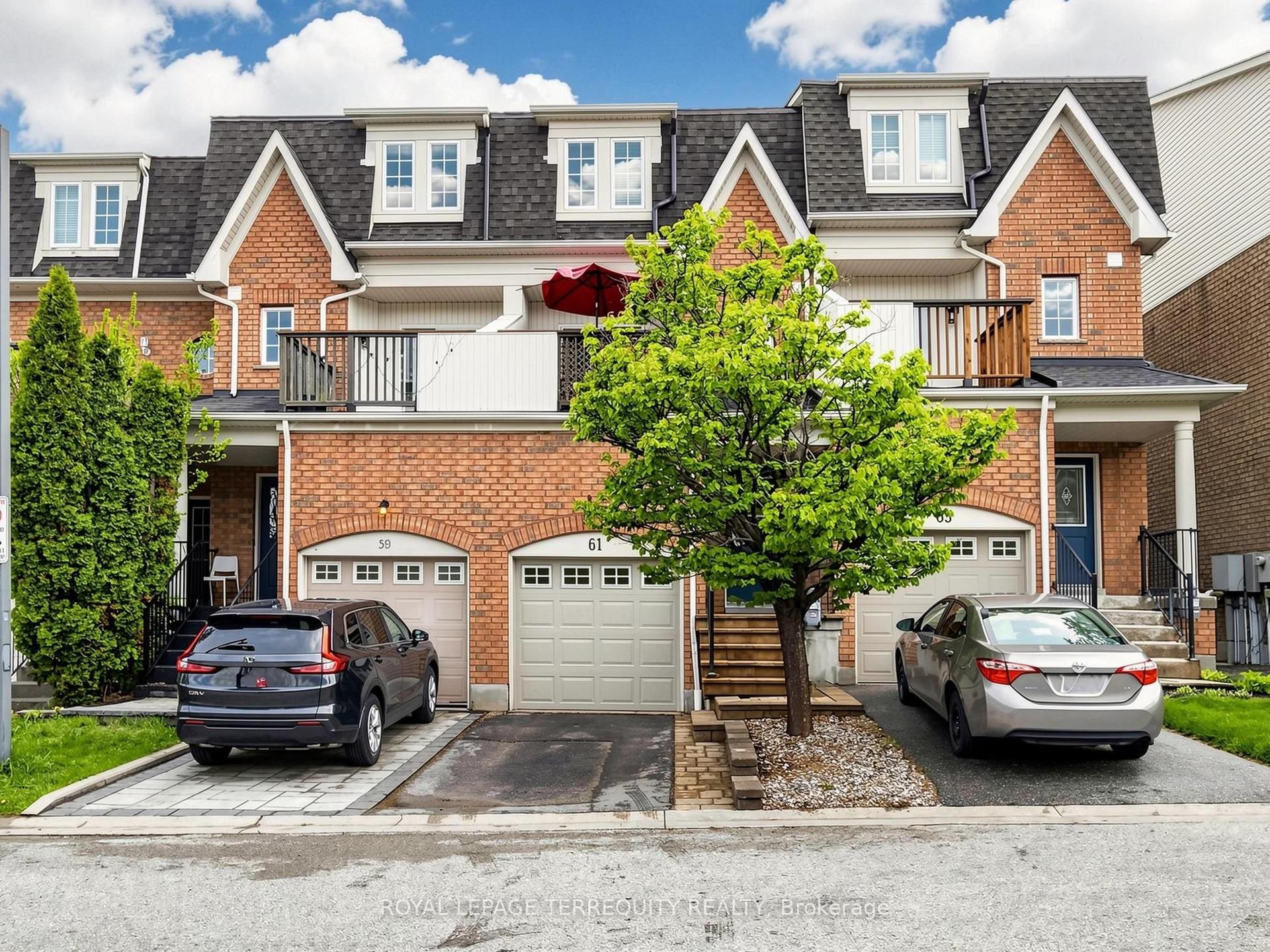 61 Sprucedale Way — photo 1