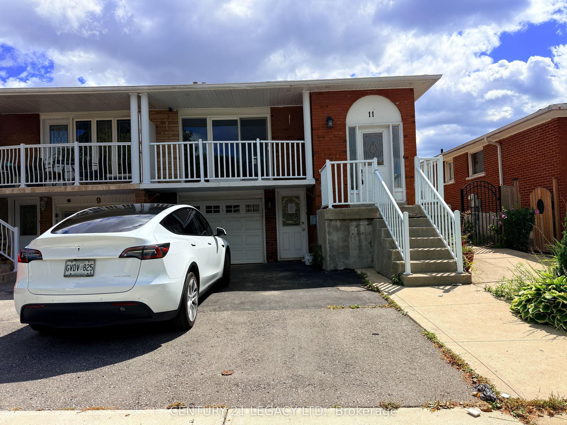 11 Tolton Drive, Brampton — Semi-Detached for sale, photo 1