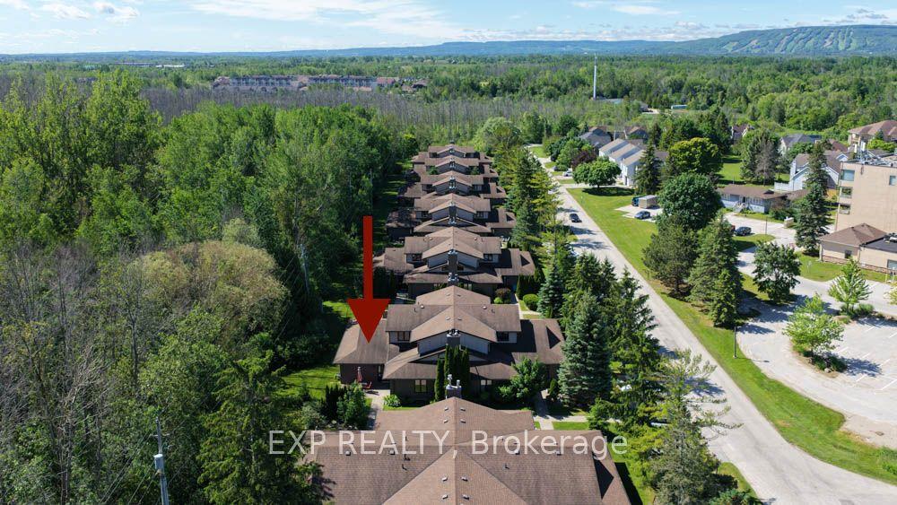 9 Trafalgar Road, Collingwood — Condo Town for sale, photo 1