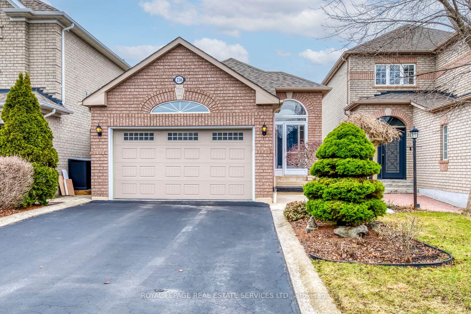 236 Slywood Crescent — photo 1