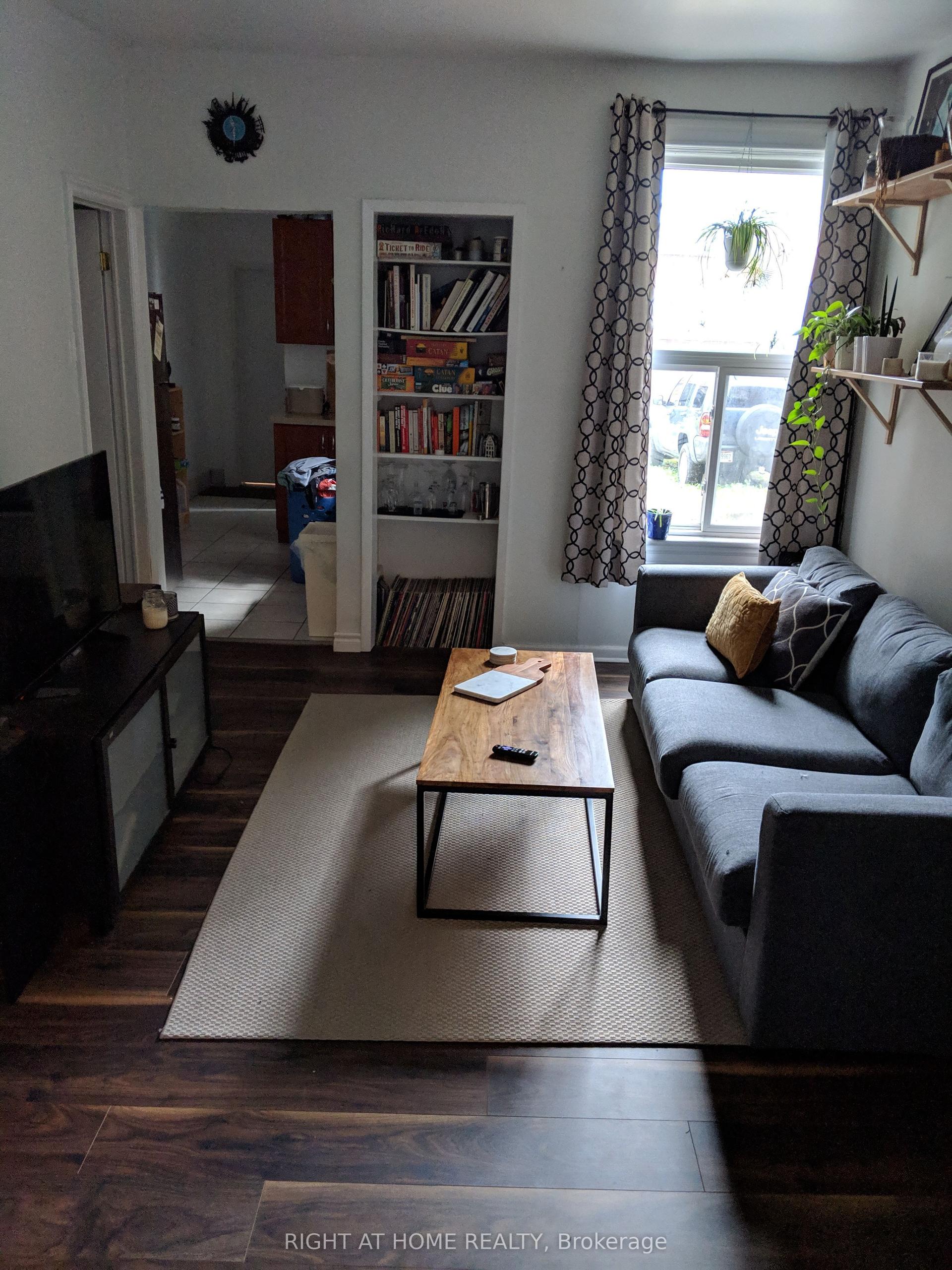 715 Ossington Avenue 1 #1, Toronto — Multiplex for lease, photo 1