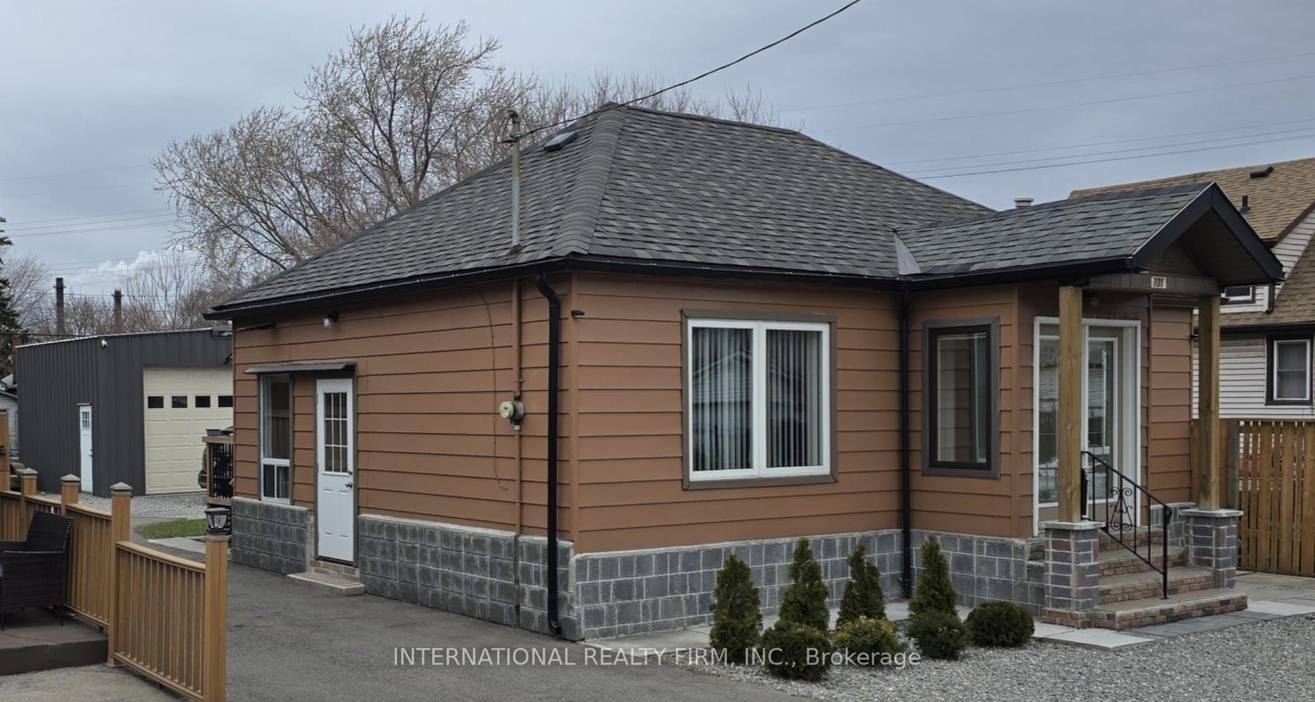 731 Knox Avenue — photo 1