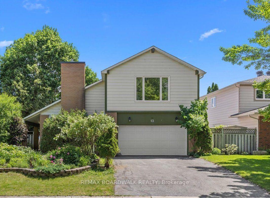 13 Pommel Crescent — photo 1