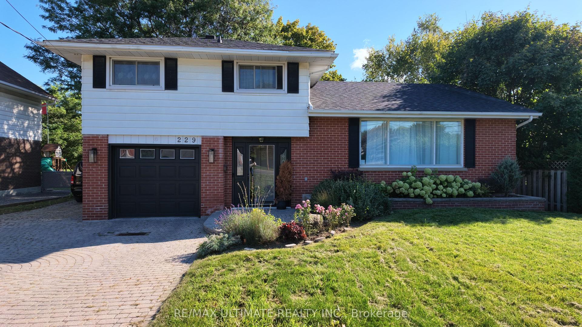 229 Liberty Street N, Clarington — Detached for sale, photo 1