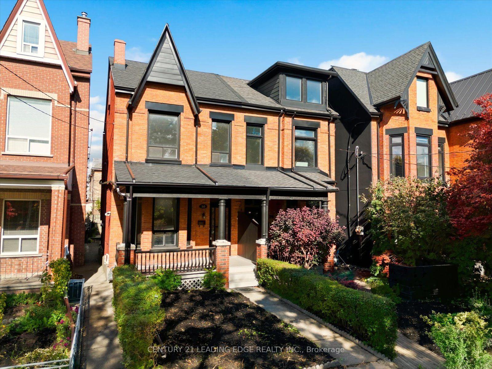 30 Ulster Street, Toronto — Semi-Detached for sale, photo 1