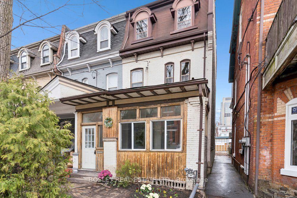 221 Beverley Street — photo 1