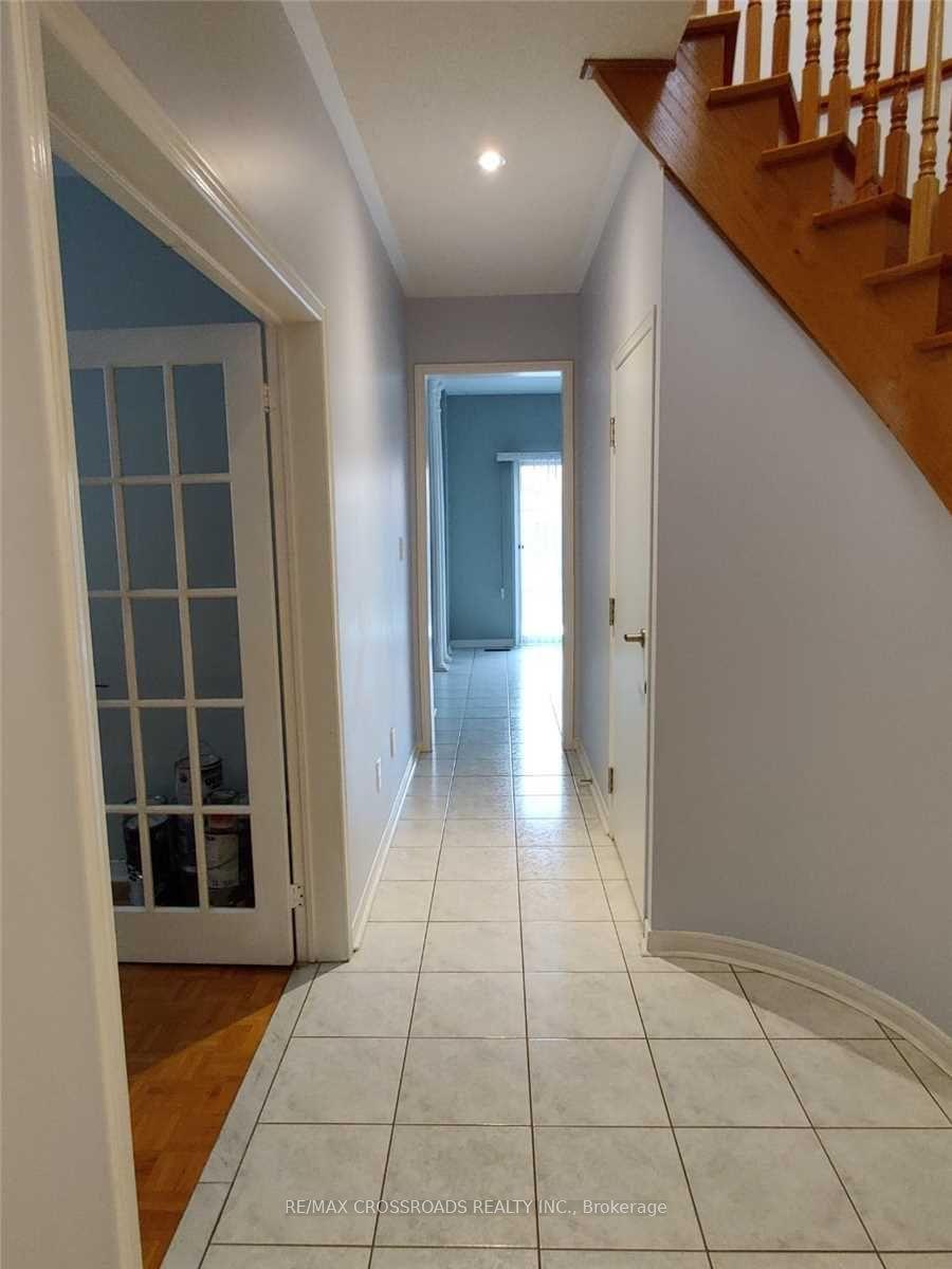673 Bristol Road W — photo 1