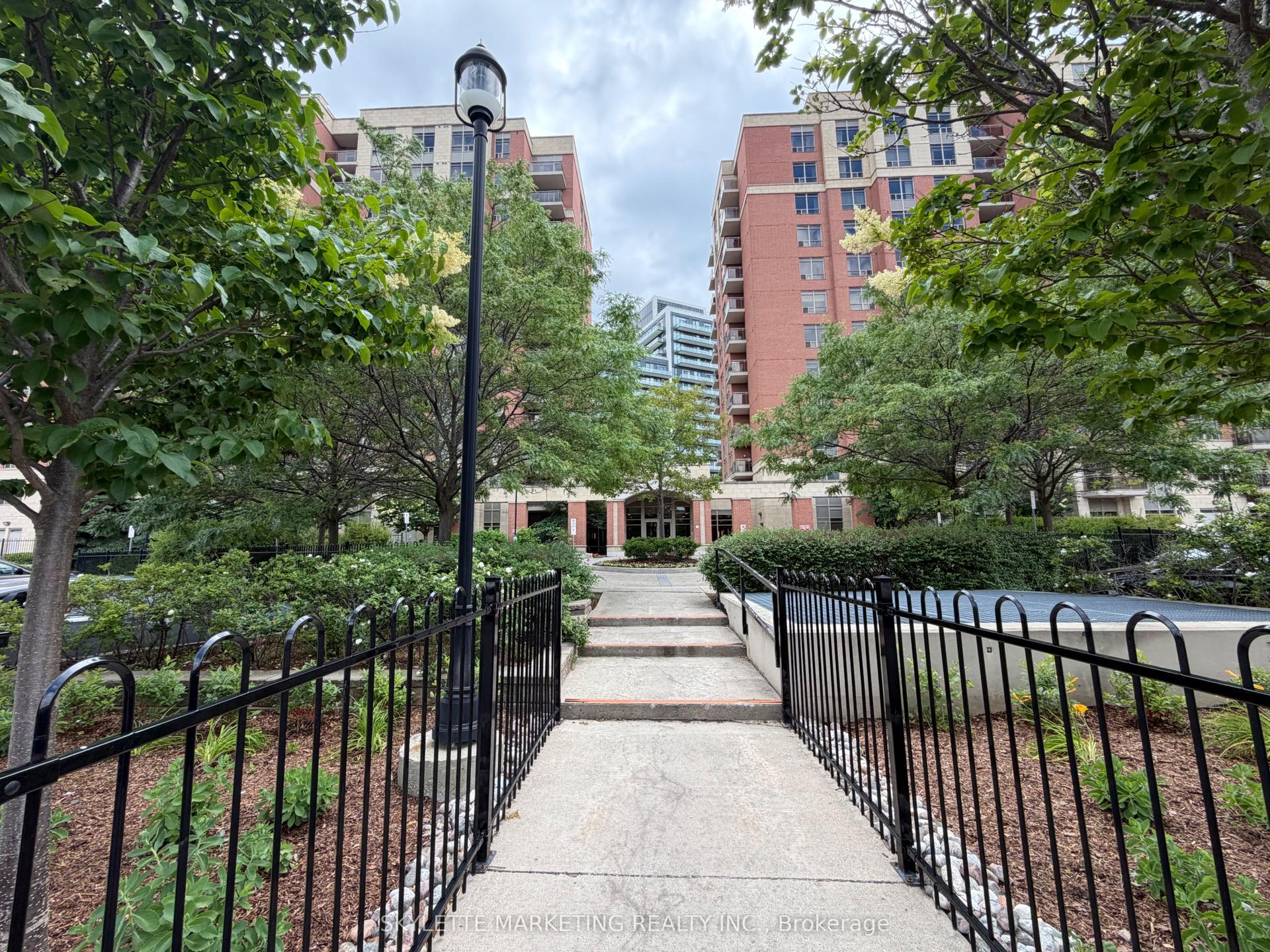 75 King William Crescent Ph13 #Ph13, Richmond Hill — Condo for sale, photo 1