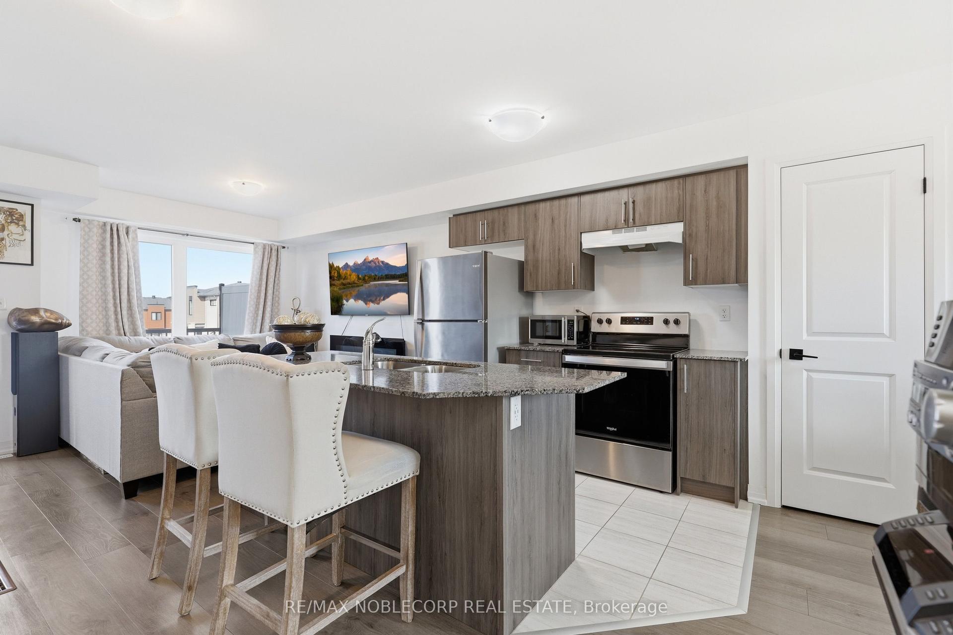 51 Fairlane Avenue, Barrie — Townhouse for sale, photo 1