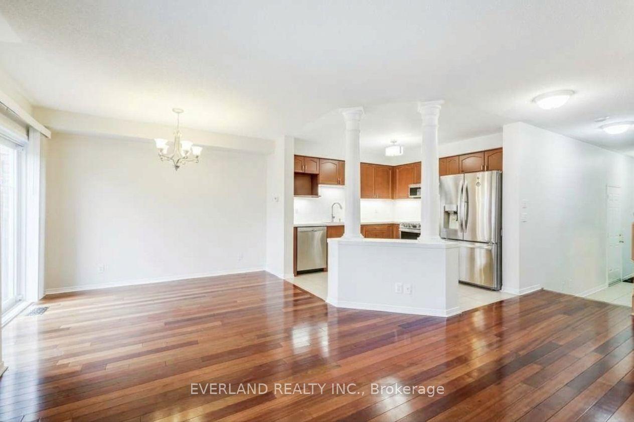 31 Marshview Avenue, Aurora — Townhouse for lease, photo 1