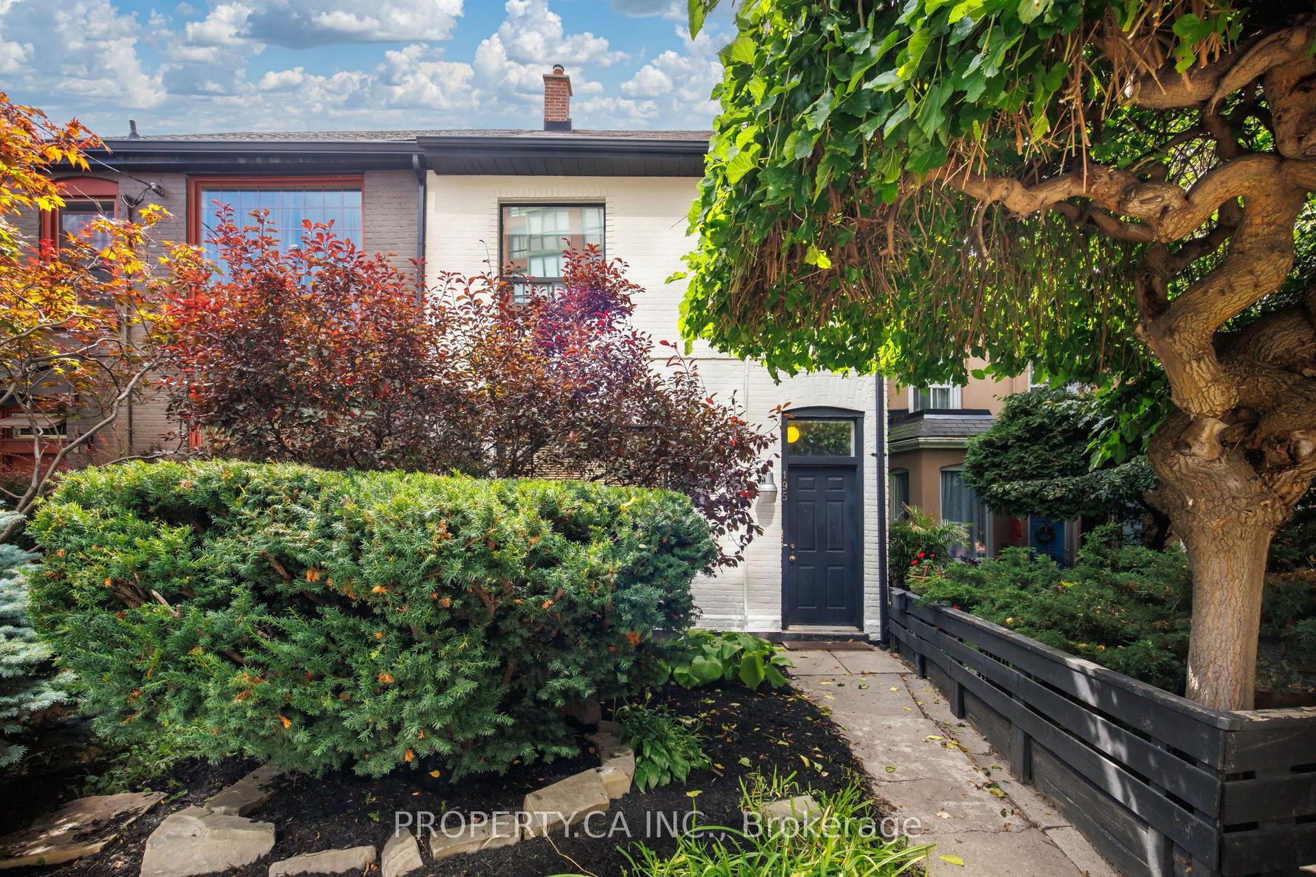 195 Niagara Street, Toronto — Semi-Detached for sale, photo 1