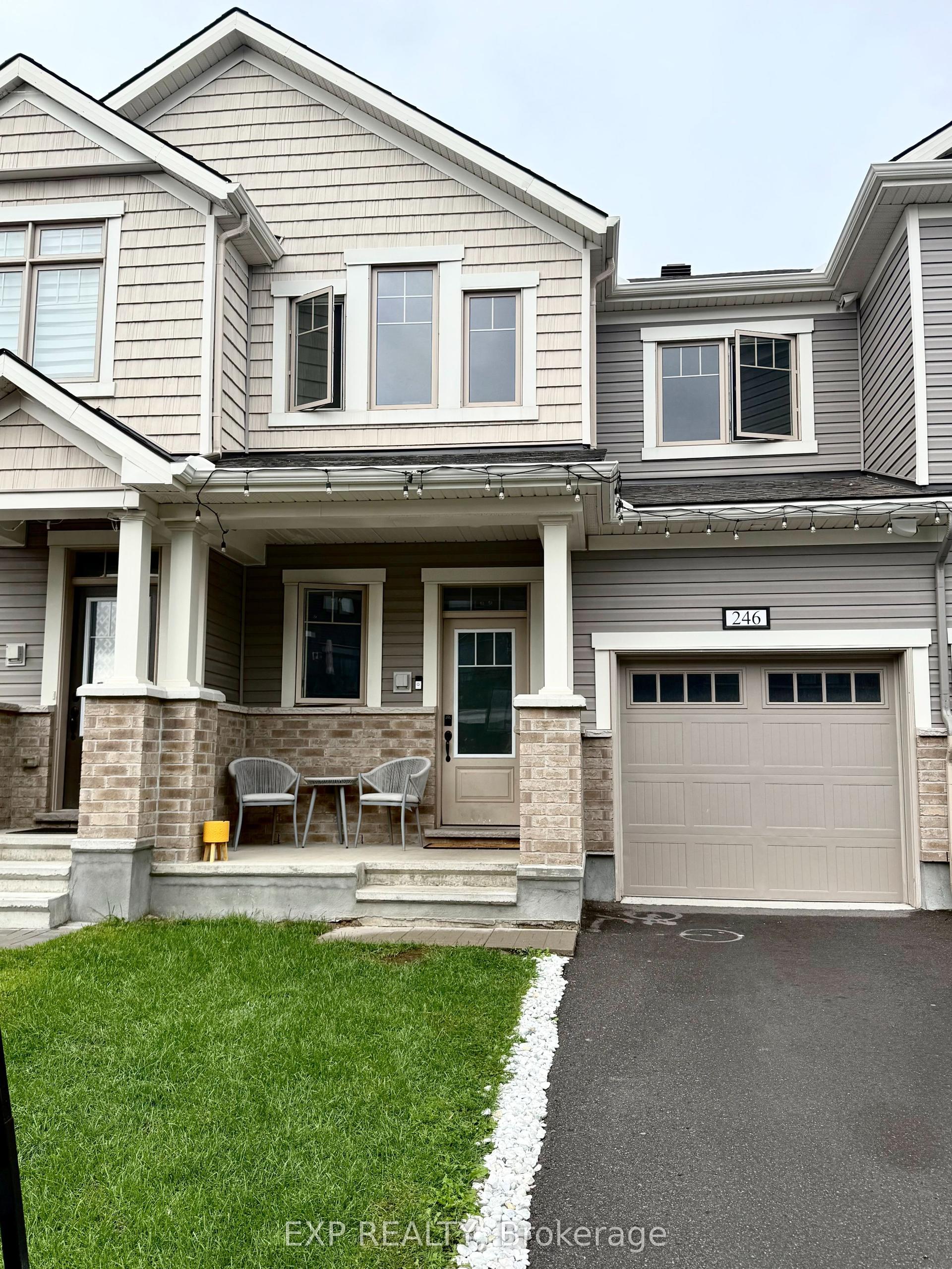 246 Atima Circle, Barrhaven — Townhouse for lease, photo 1