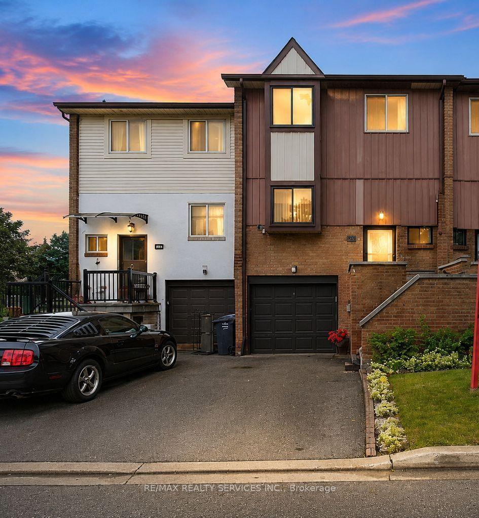 68 Baronwood Court 68 #68, Brampton — Condo Town for sale, photo 1