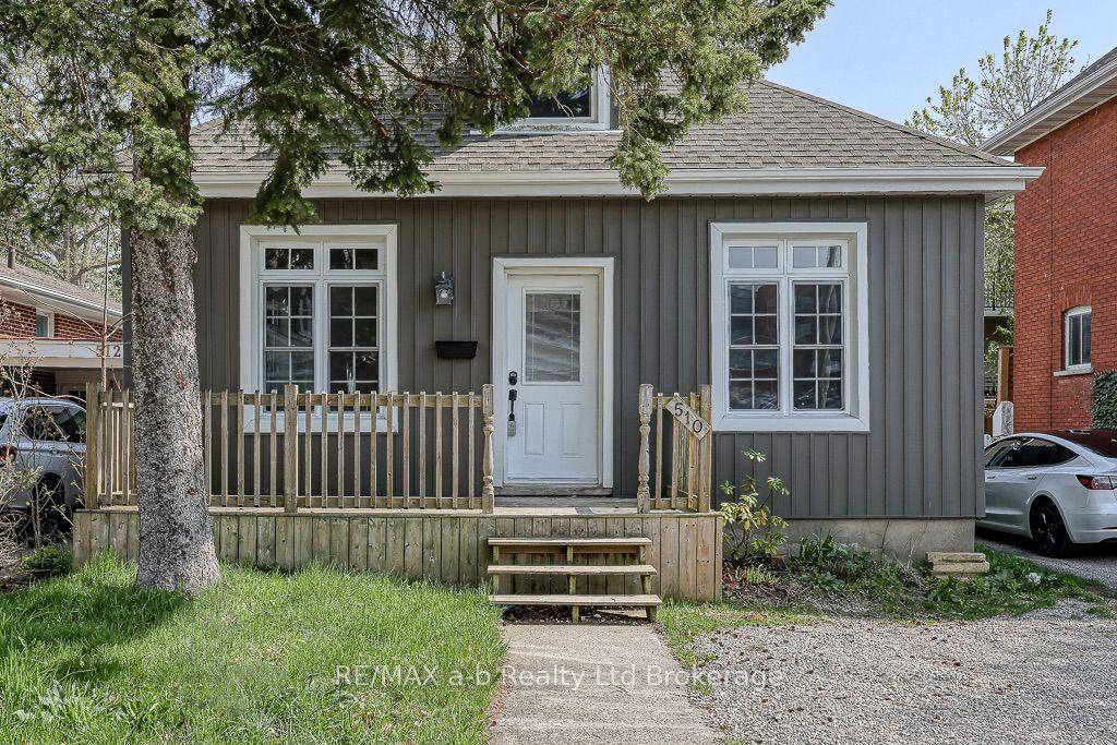 510 King Street, Woodstock — Detached for lease, photo 1