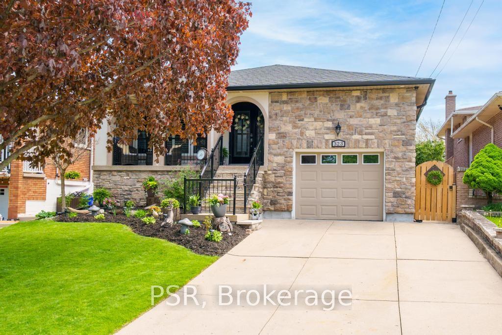 323 Queen Victoria Drive — photo 1