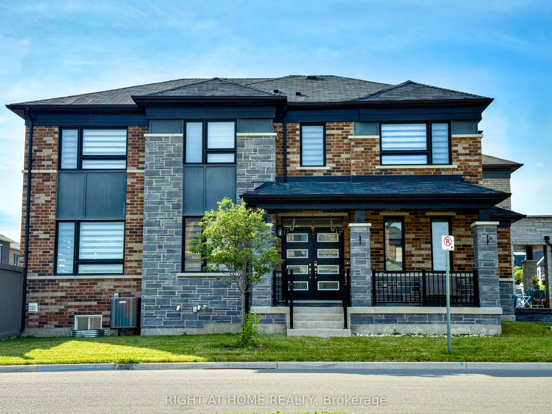 30 Boothill Drive, Brampton — Detached for sale, photo 1