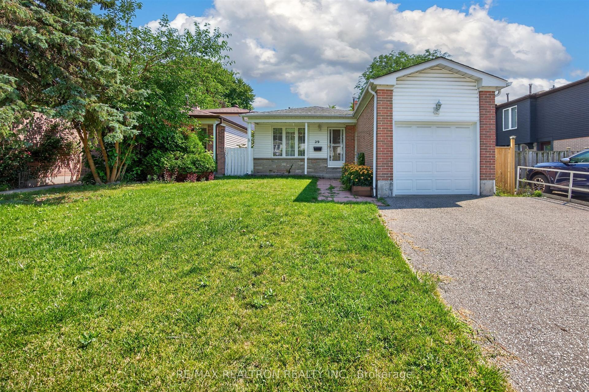 29 Springhead Gardens, Richmond Hill — Detached for sale, photo 1