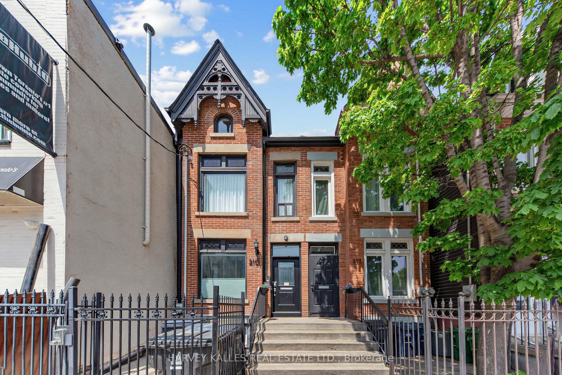 210 Gerrard Street E — photo 1