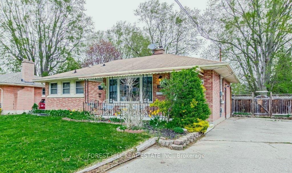 292 Griffith Street, London South — Detached for lease, photo 1
