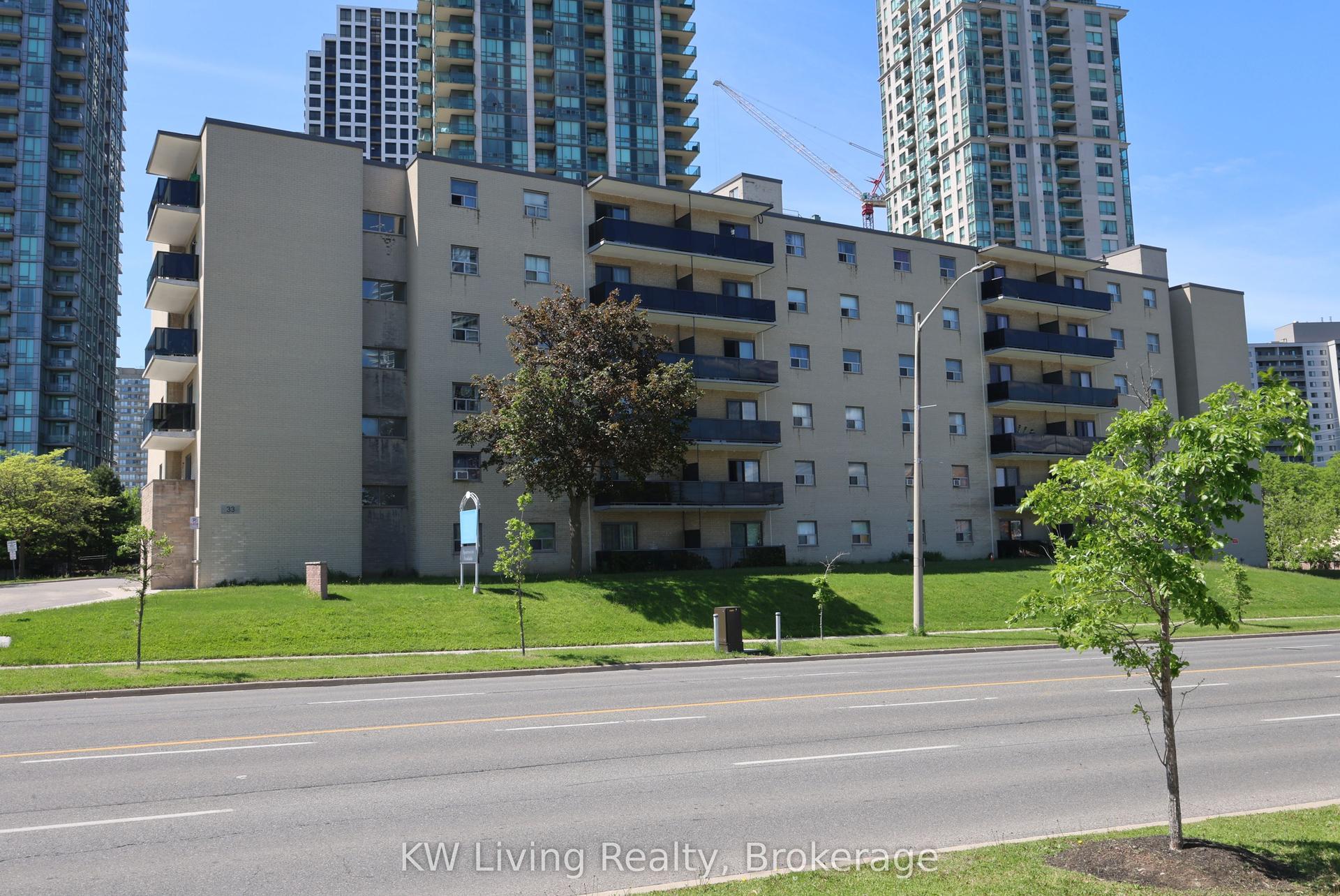 33 Central Parkway W 203 #203 — photo 1