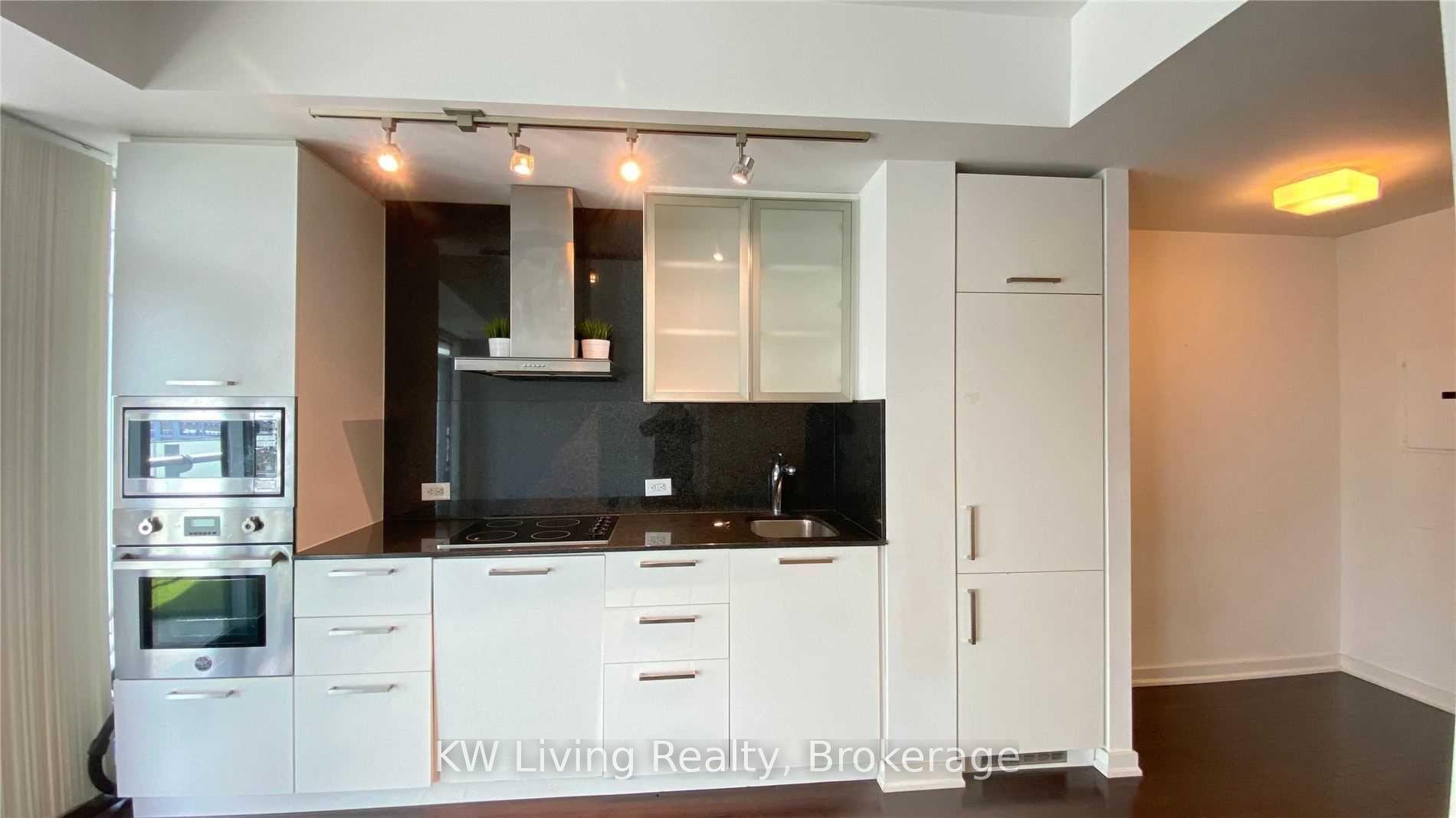 12 York Street 406 #406 — photo 1