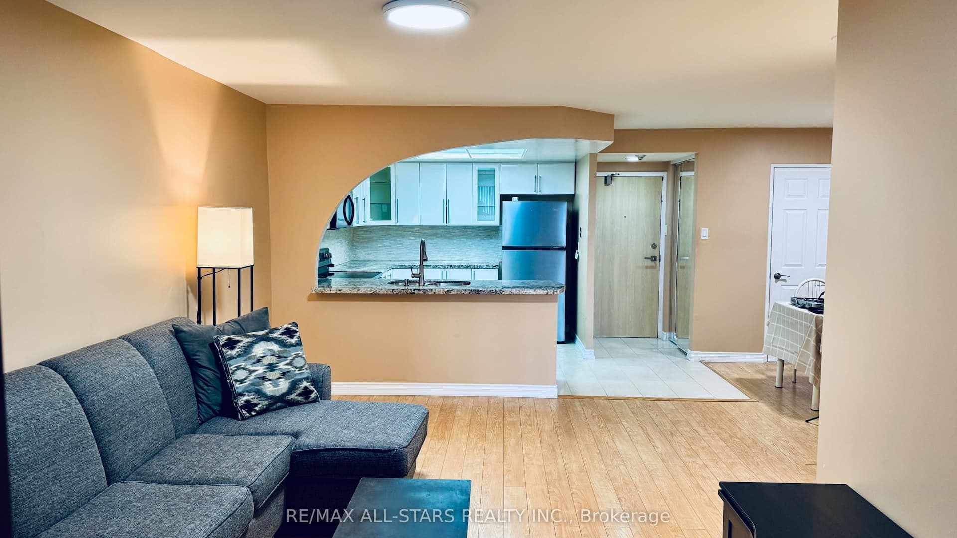 7601 Bathurst Street 402 #402 — photo 1