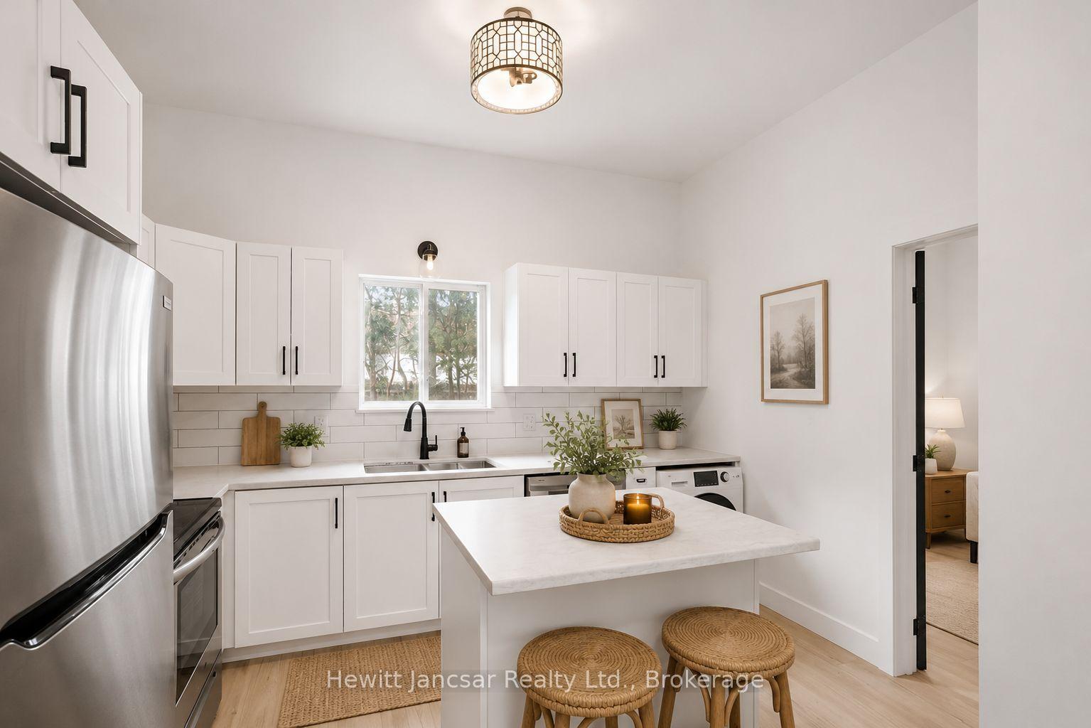 33 Light Street 8 #8, Woodstock — Multiplex for lease, photo 1
