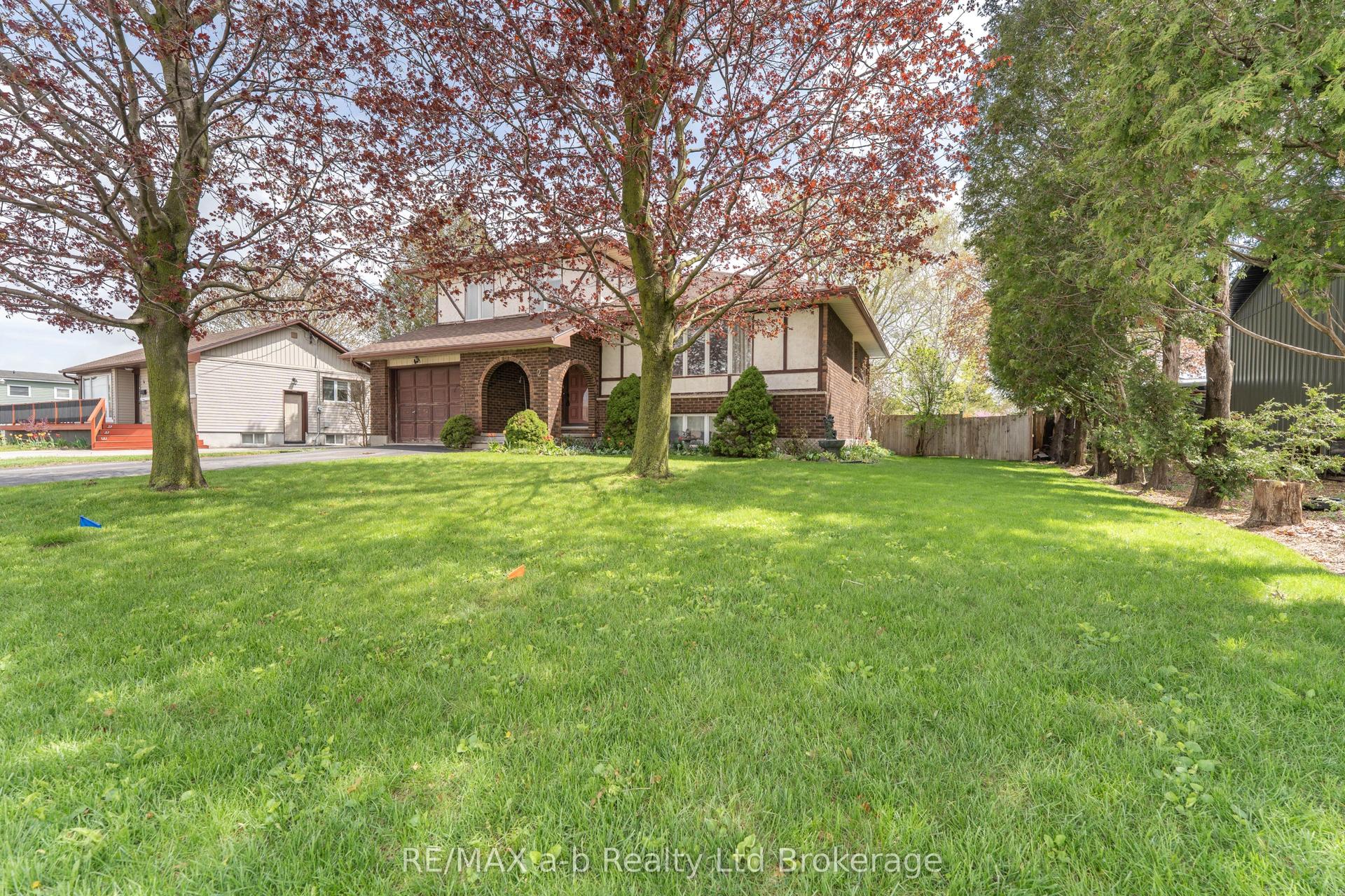 2 Cranberry Road, Tillsonburg — Detached for sale, photo 1