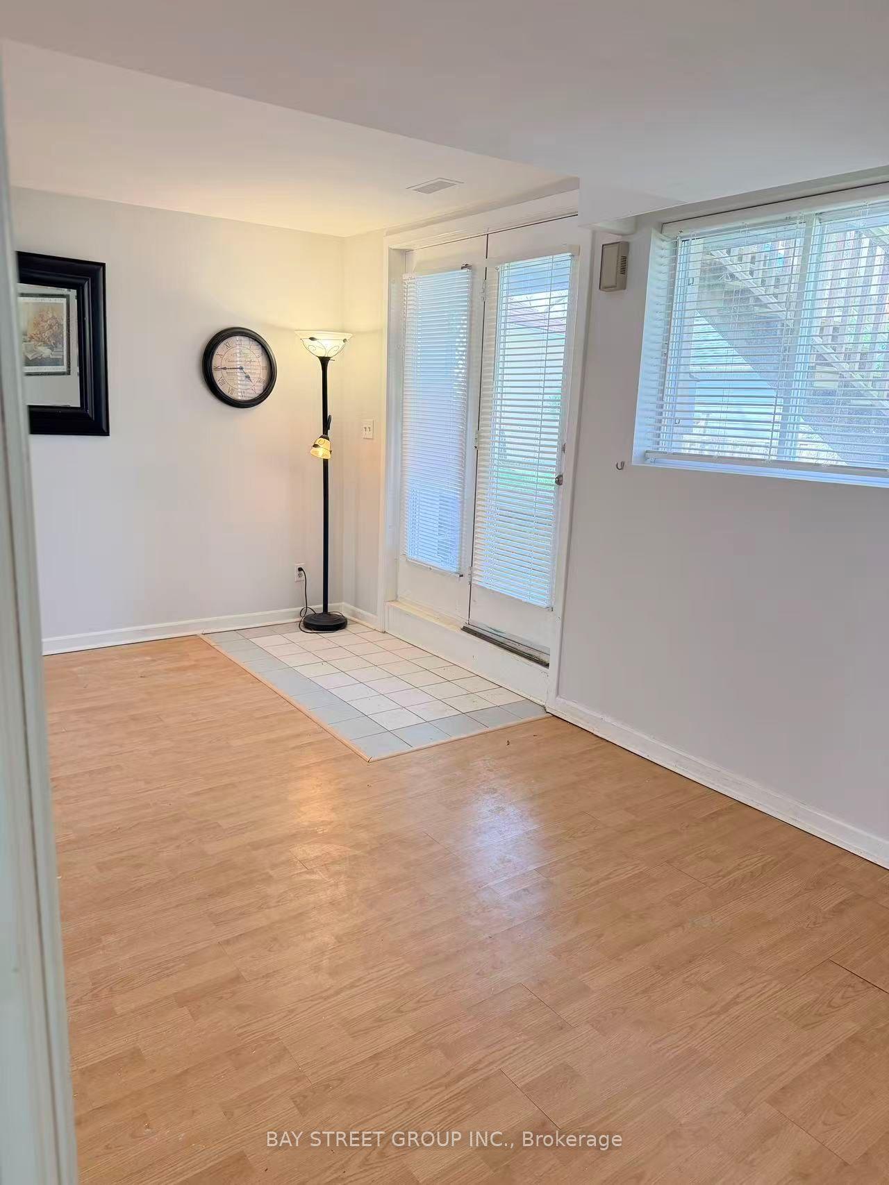 395 Loretta Crescent # Back Unit ## Back Unit — photo 1