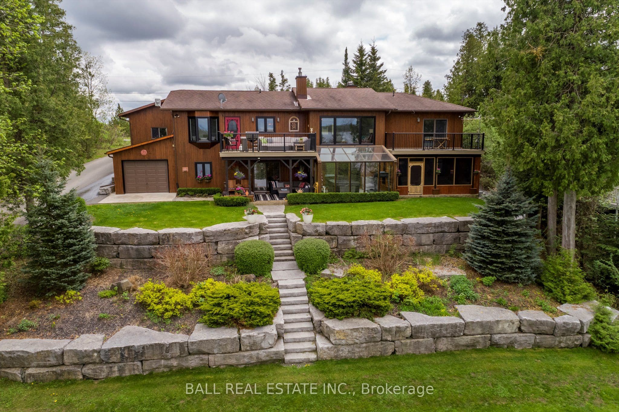 110 Lakeview Drive — photo 1