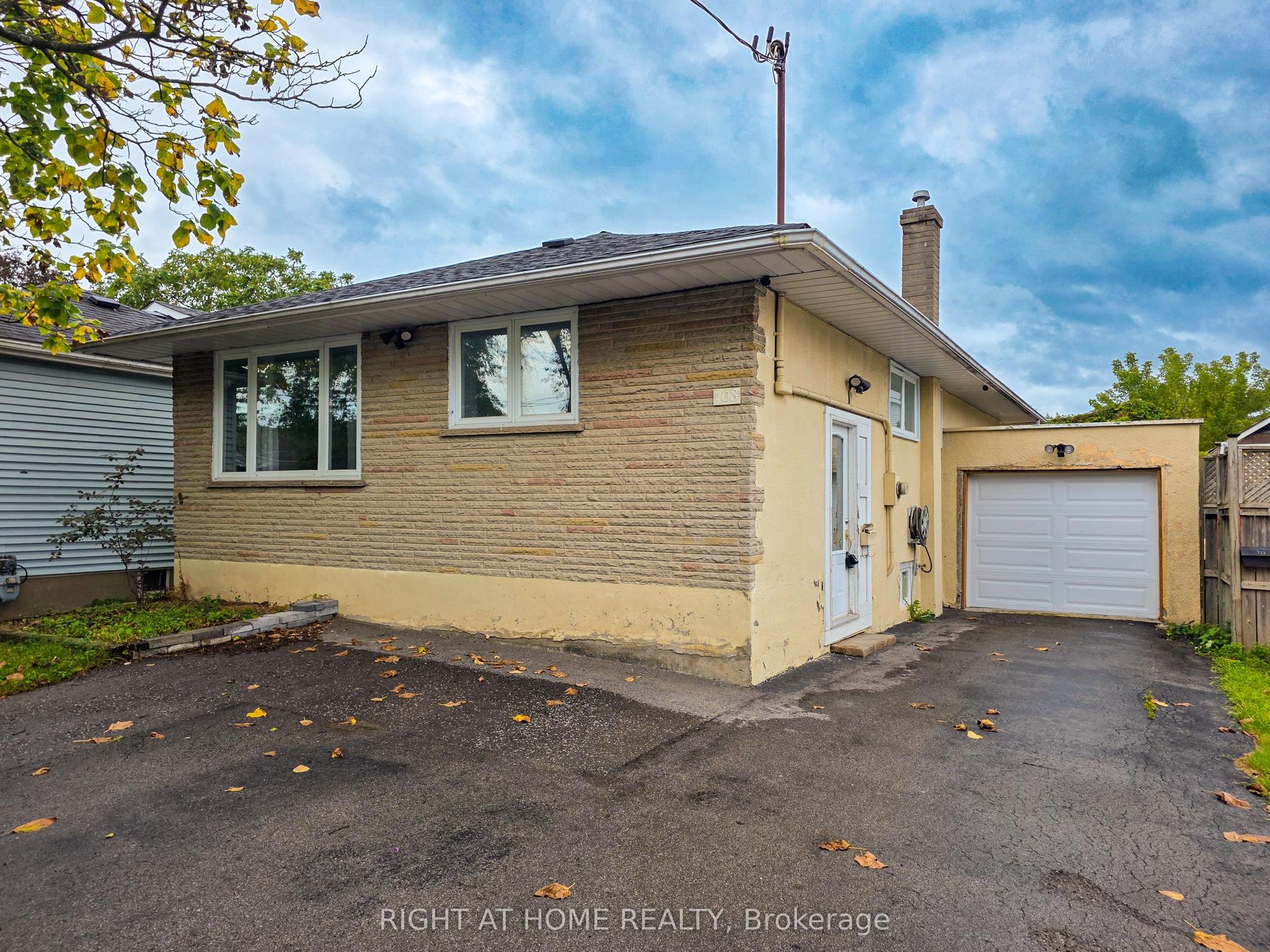 708 Carnegie Avenue Lower #Lower, Oshawa — Detached for lease, photo 1