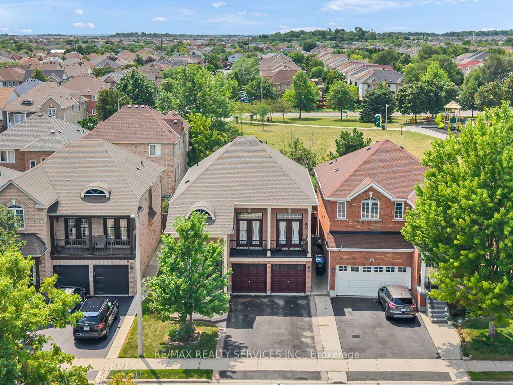 32 Brentcliff Drive, Brampton — Detached for sale, photo 1