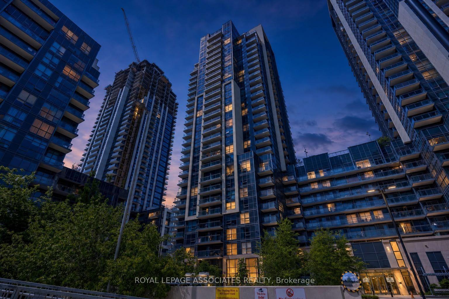 20 Meadowglen Place 327 #327, Toronto — Condo for lease, photo 1