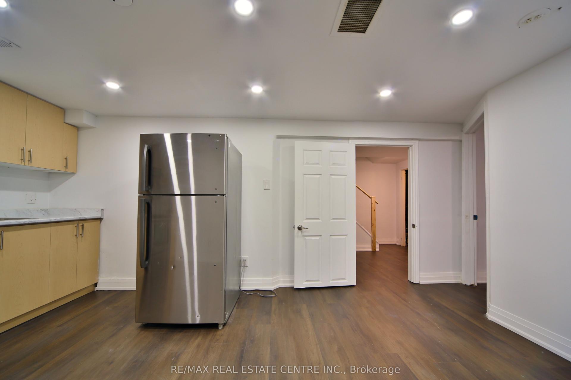 20 Mozart Crescent — photo 1