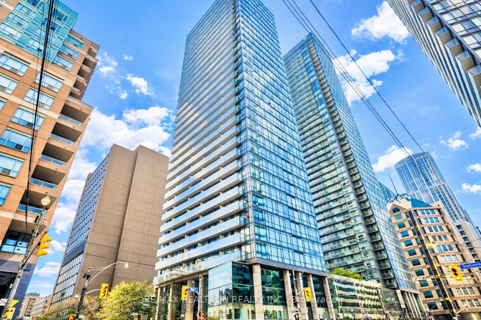 37 Grosvenor Street 3403 #3403 — photo 1