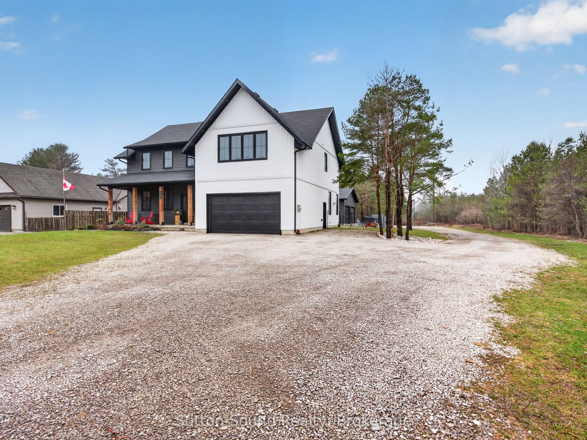 240 Bruce Street — photo 1