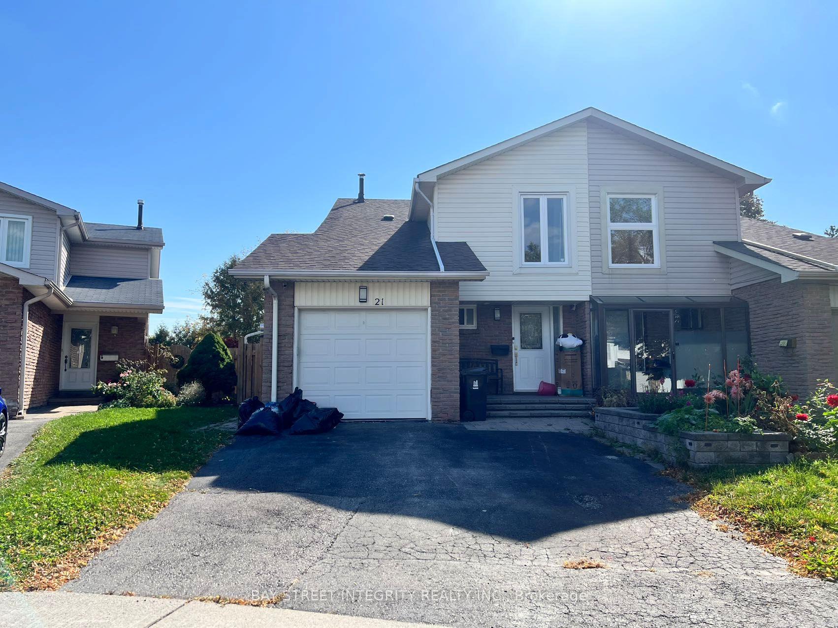 21 Montezuma Trail, Toronto — Semi-Detached for lease, photo 1