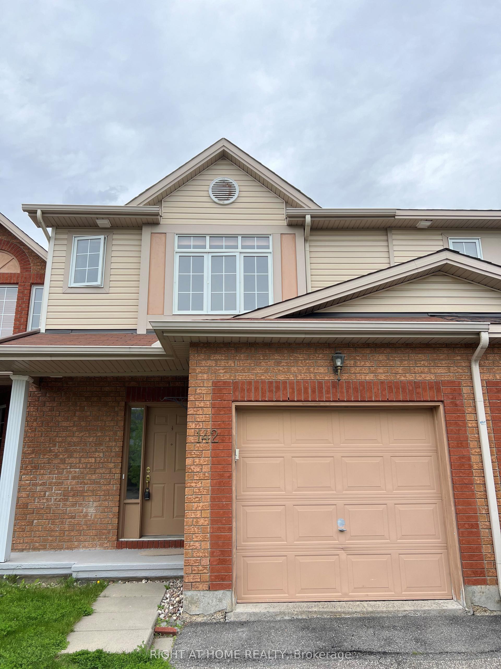 142 Lilibet Crescent E — photo 1